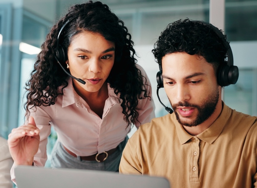Call center and teaching team with mentor for help, technical assistance or IT advice. Laptop, contact us and coaching intern for customer service, training or software feedback with people