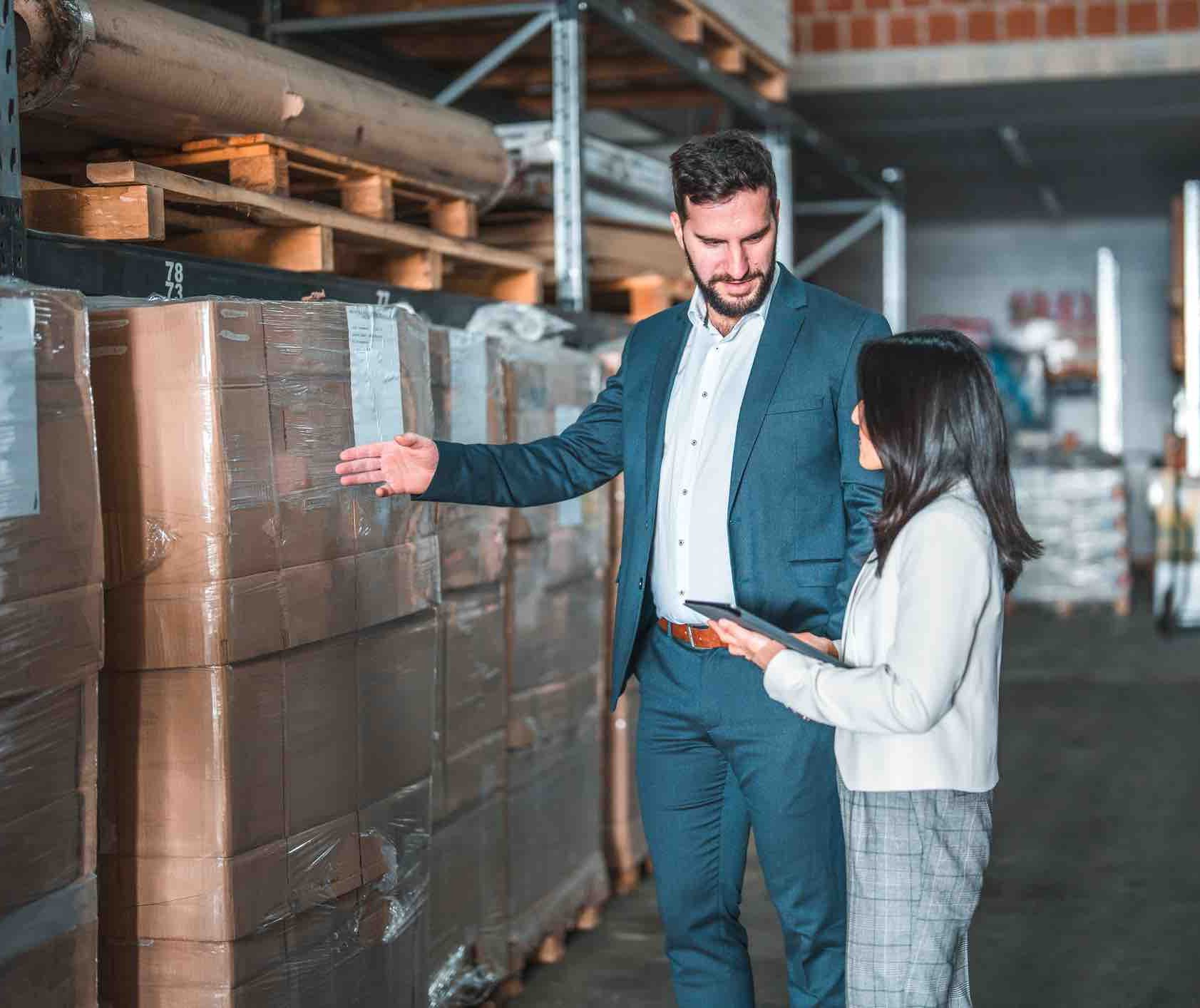 Logistics Salesperson meeting with a client in a warehouse